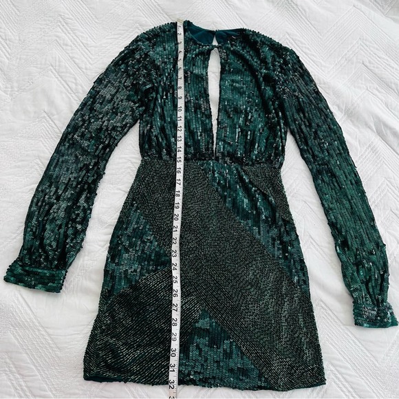 Michael Costello Revolve Adalyn Emerald Green Sequin Dress Plunge mini long slv - Picture 5 of 12